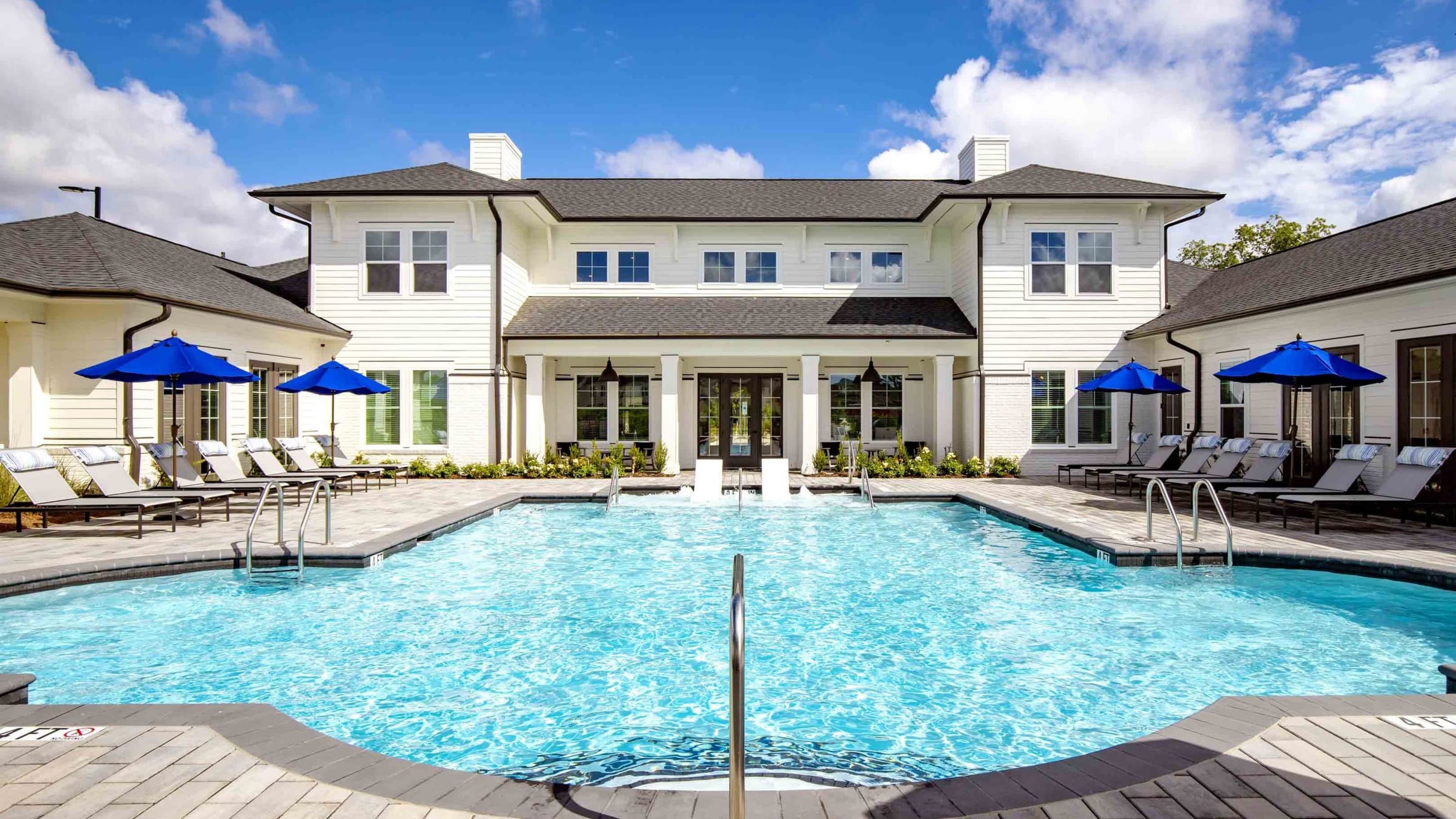 Hawthorne at the Pointe luxury outdoor pool with in-pool lounge chairs and surrounding seating